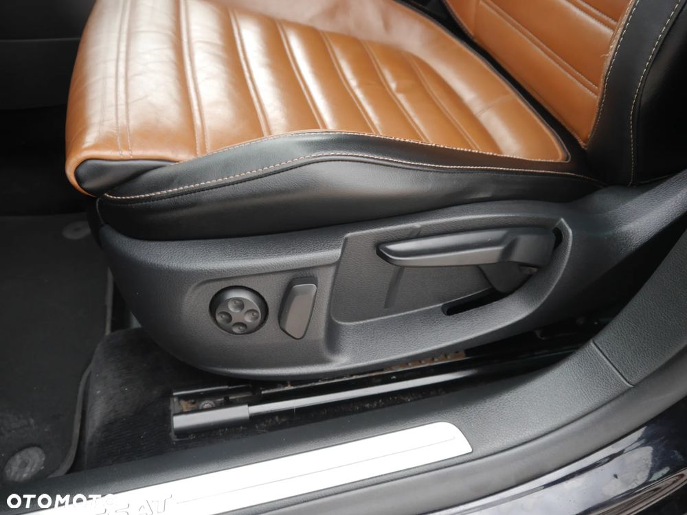 Volkswagen Passat Variant 2.0 TDI BlueMotion Technology Highline - 22