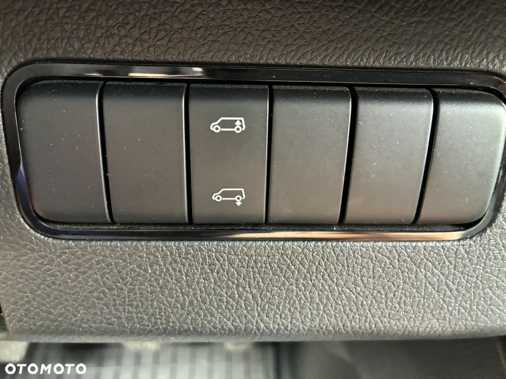 Mercedes-Benz Sprinter 317 Maxi Zabudowa Warsztatowa Najazd Składany Pneumatyka 170KM SALON PL Lampy LED Model 2023 - 15