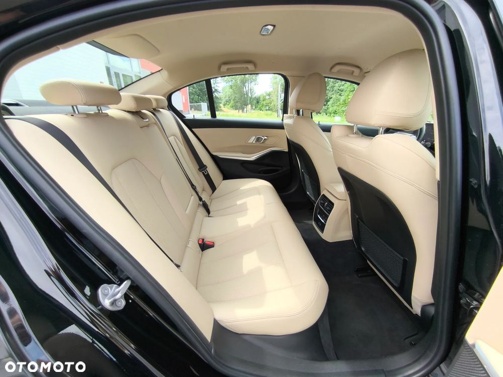 BMW Seria 3 320i - 19
