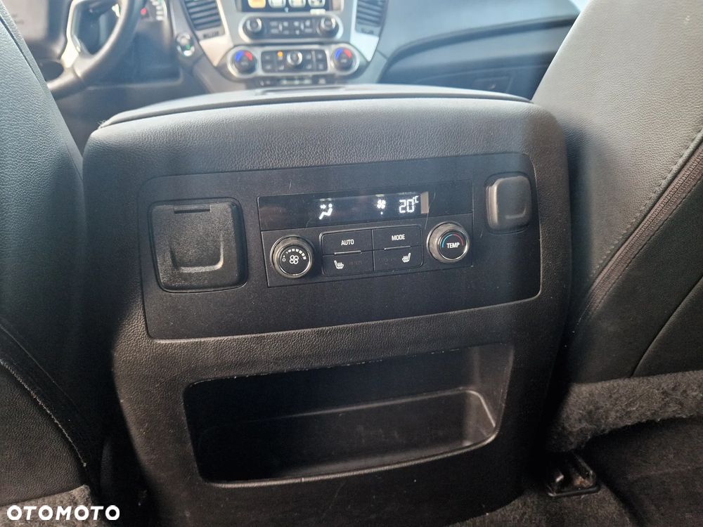 Chevrolet Suburban - 21