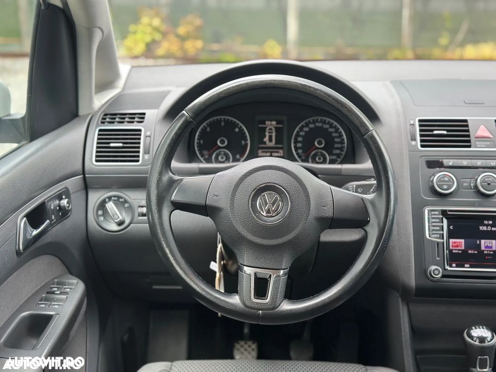 Volkswagen Touran - 26