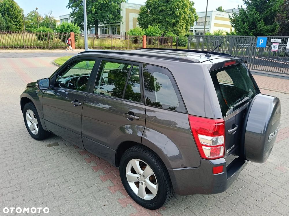 Suzuki Grand Vitara 2.0 - 18