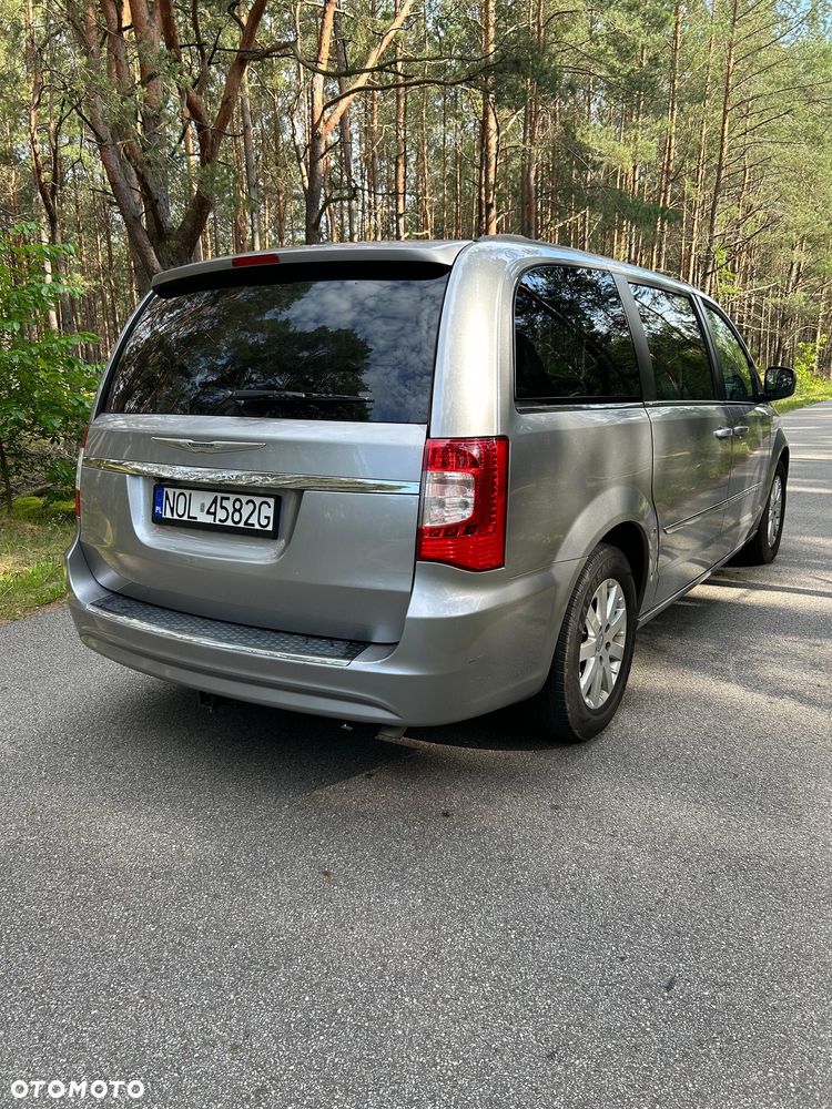 Chrysler Town & Country - 2