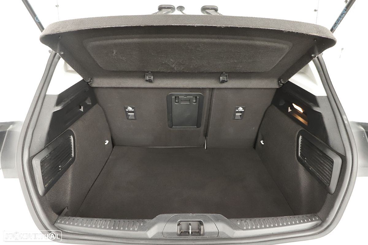 Ford Focus 1.0 EcoBoost MHEV Connected Design - 23