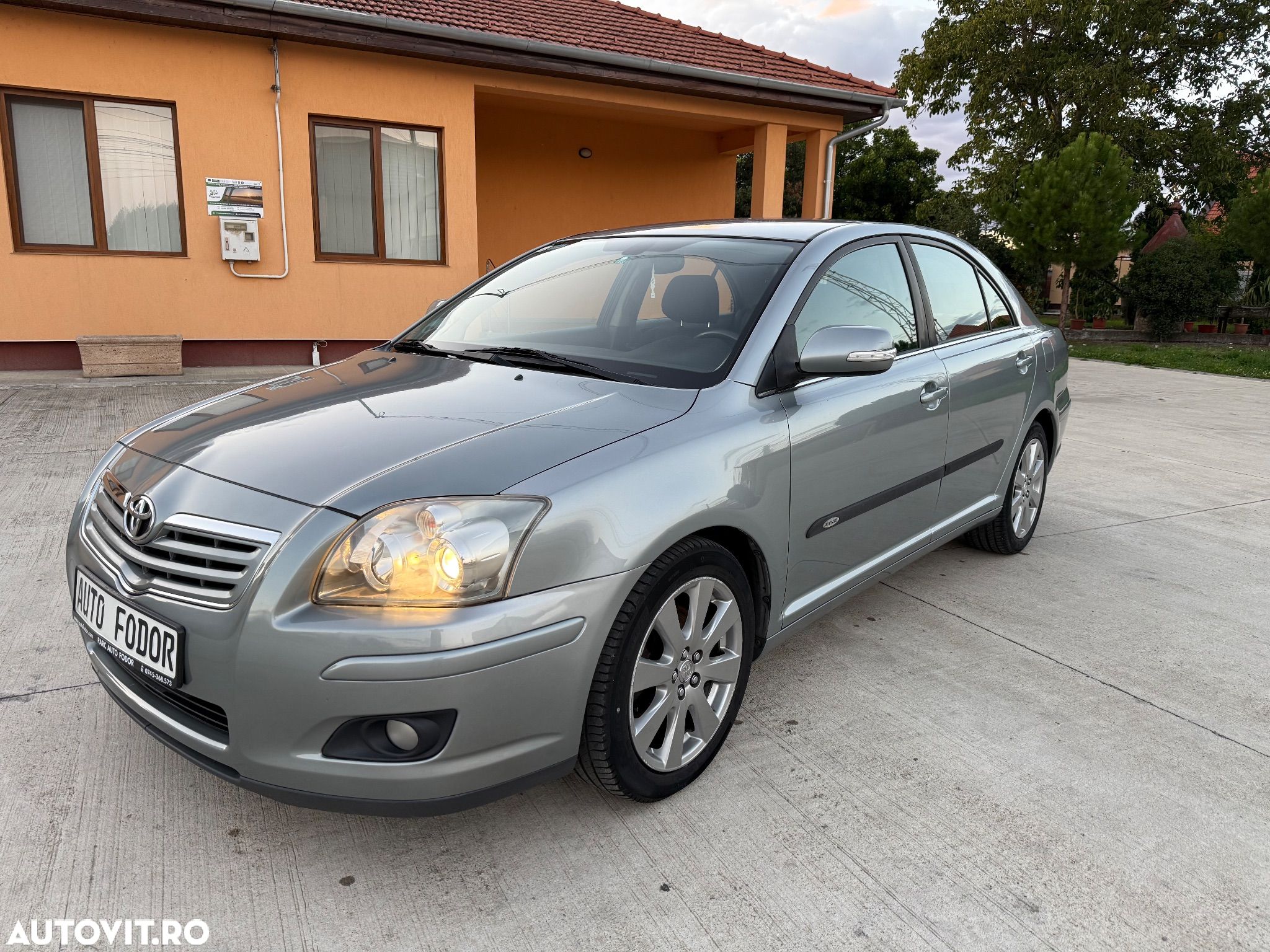 Toyota Avensis 2.0 D-4D Navi chrome - 1