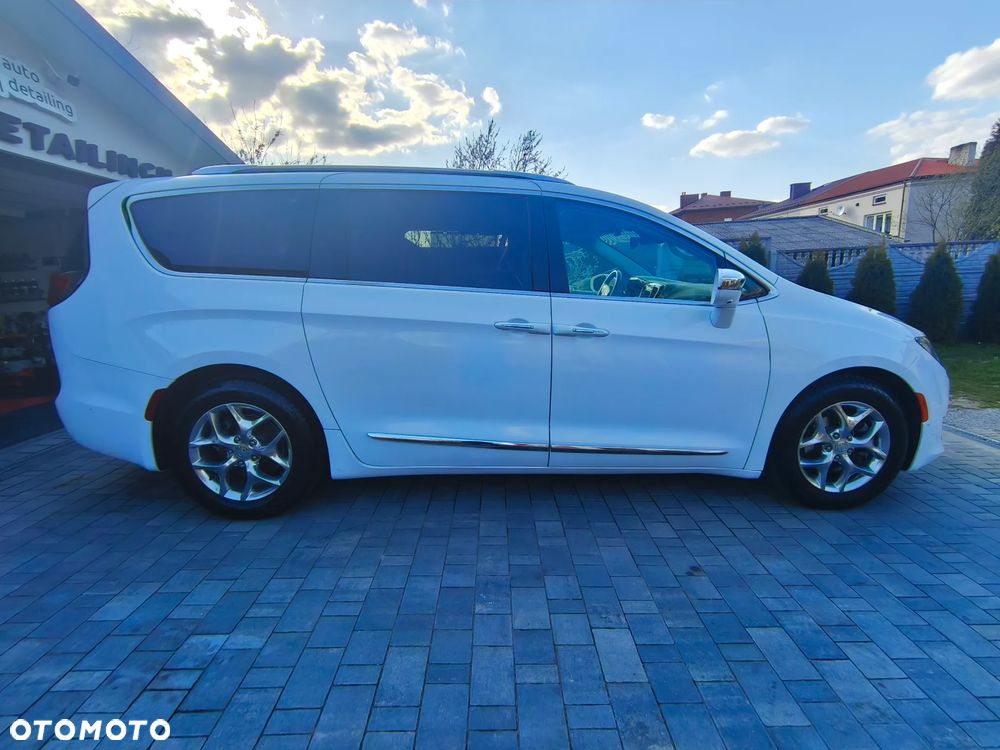 Chrysler Pacifica - 6