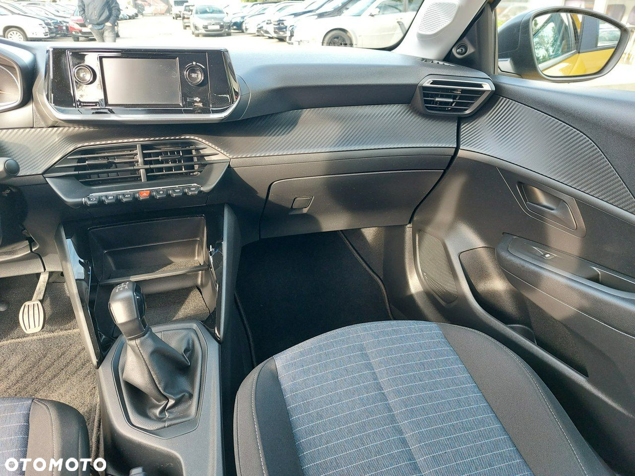 Peugeot 208 - 21
