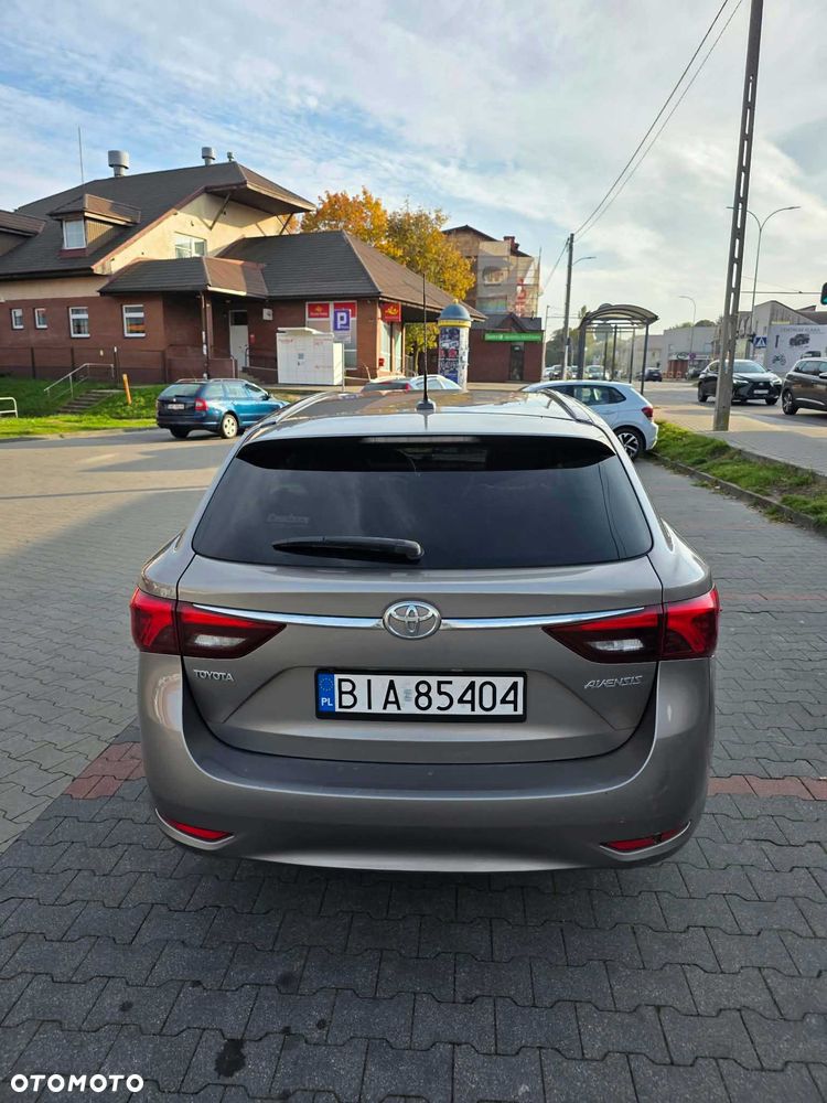 Toyota Avensis 2015 photo 2