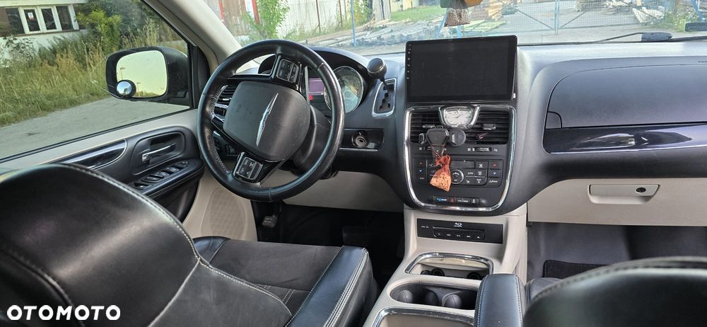 Chrysler Town & Country 3.6 Limited - 9