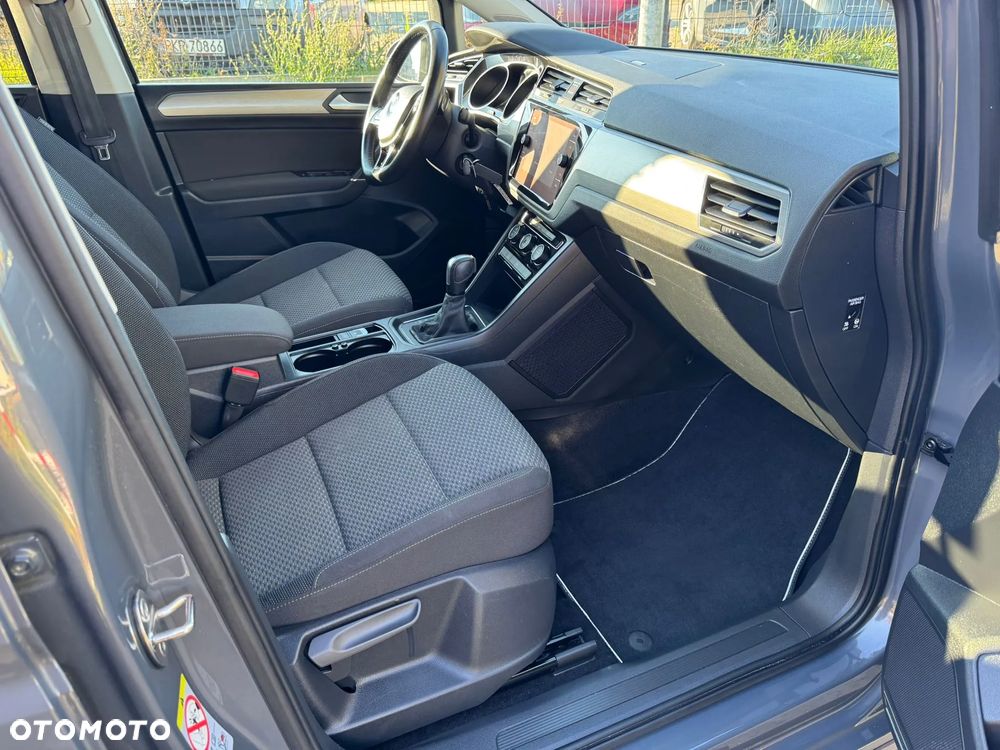 Volkswagen Touran - 34