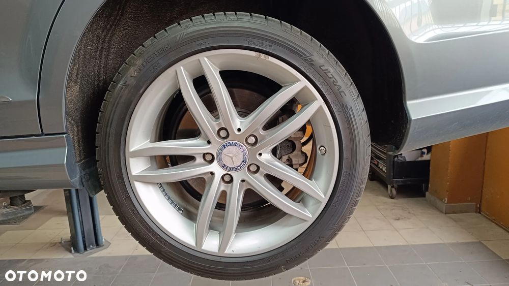 Mercedes-Benz Klasa C 250 CGI Automatik BlueEFFICIENCY - 29