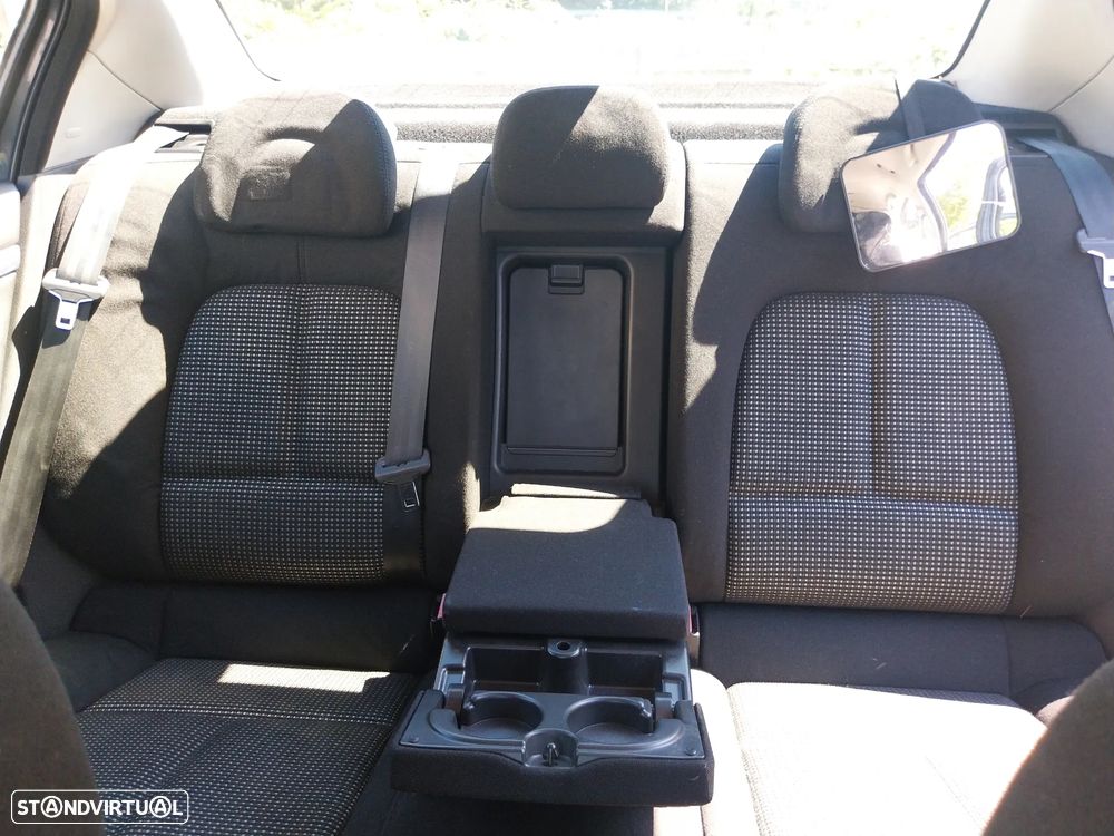 Peugeot 407 1.6 HDi Navteq — fotografia 8