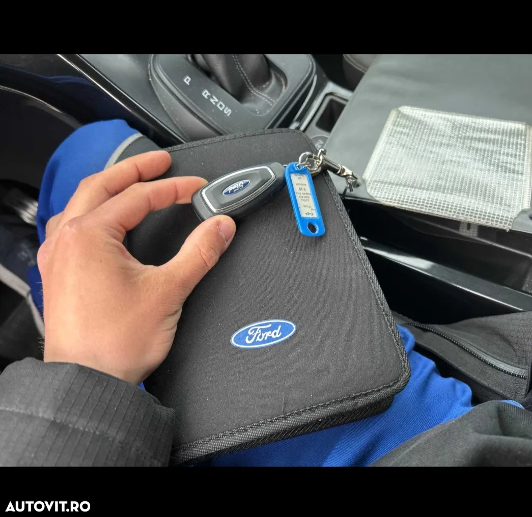 Ford Kuga 2.0 TDCi 4WD Powershift ST-Line - 17