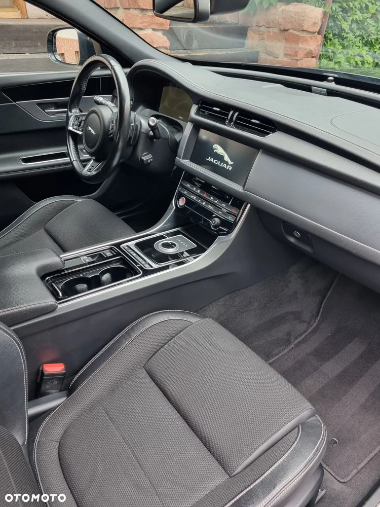Jaguar XF 2.0 i4D R-Sport - 14