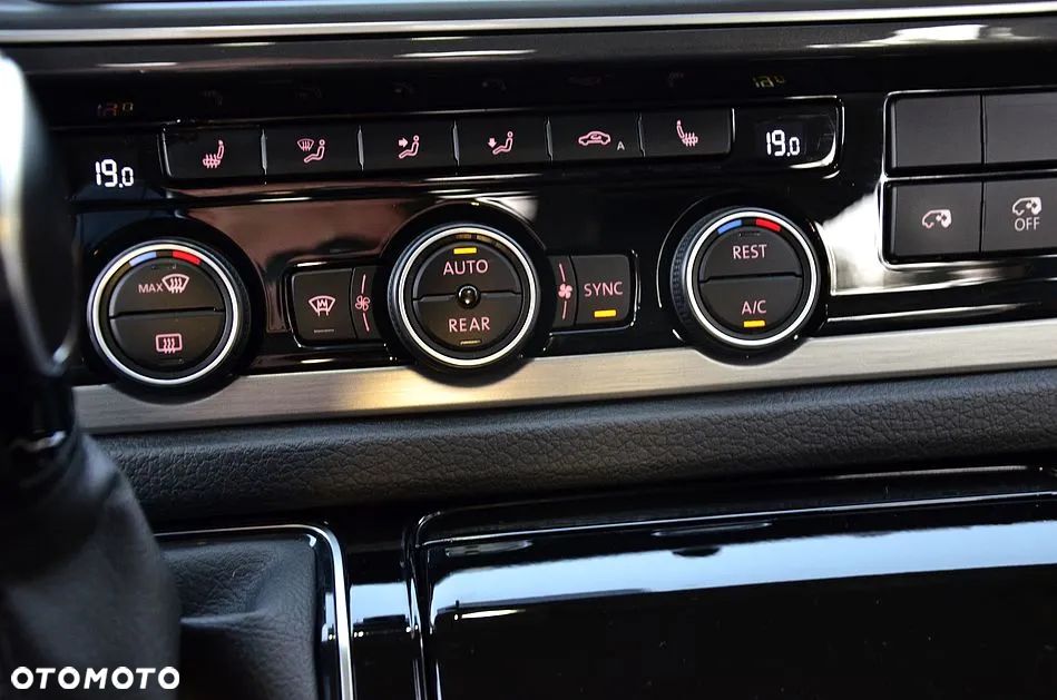 Volkswagen Multivan - 16