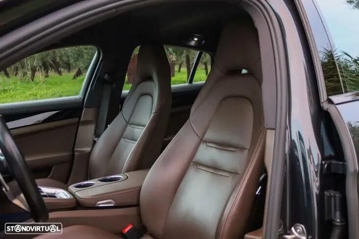 Porsche Panamera 4 E-Hybrid - 16