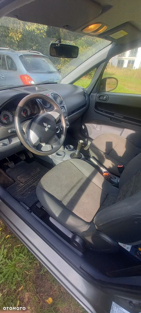 Mitsubishi Colt - 10