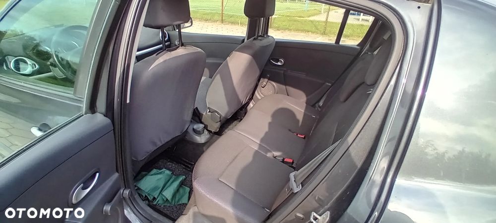 Renault Clio - 7