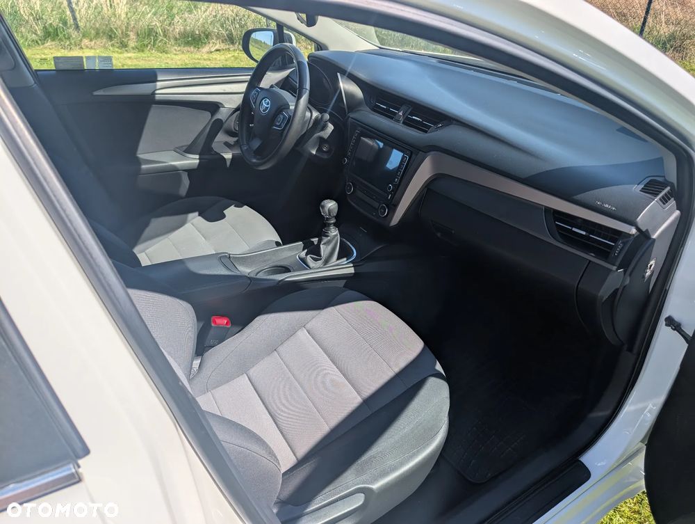 Toyota Avensis 1.8 Premium - 29