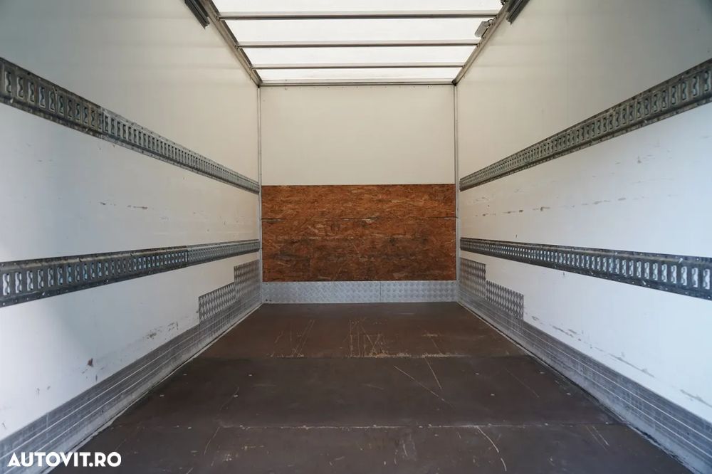 Iveco DAILY 35-140 / CONTAINER / DUBLU / MANUAL / ROLURI / MASĂ NETĂ: 3500 KG / 2017 - 17