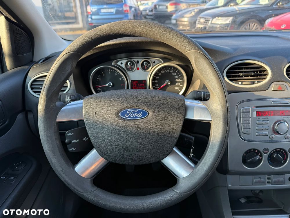 Ford Focus 1.6 Ambiente - 10