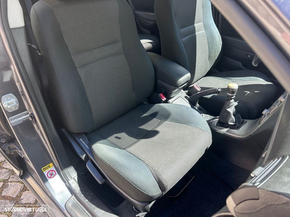 Toyota Avensis SW 2.0 D-4D - 16