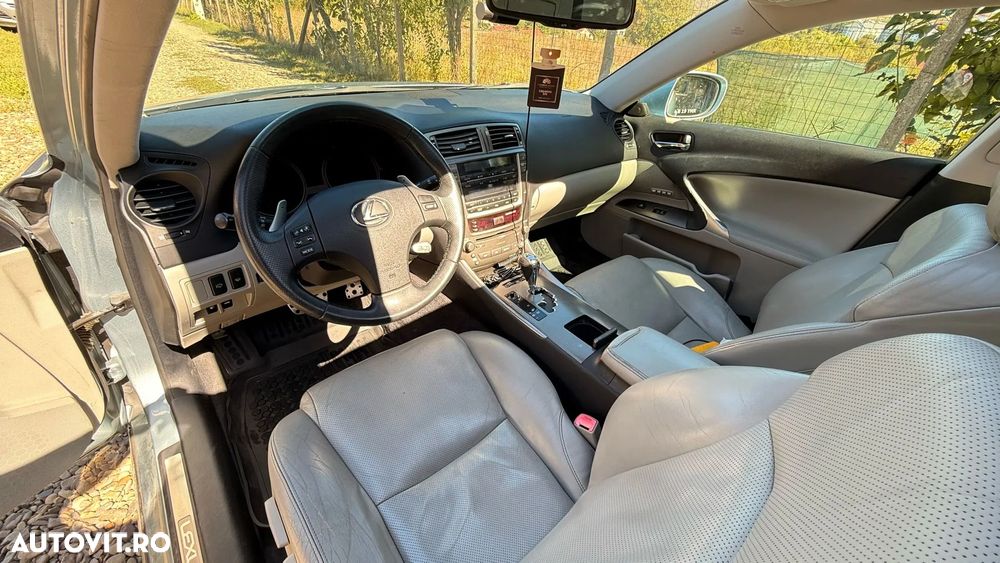 Lexus Seria IS 250 2.5 V6 Aut Luxury - 1