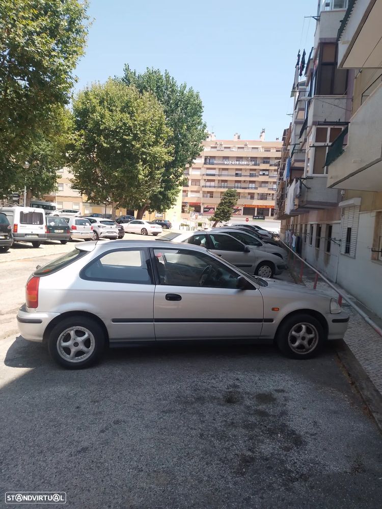 Honda Civic 1.5i LS - 2