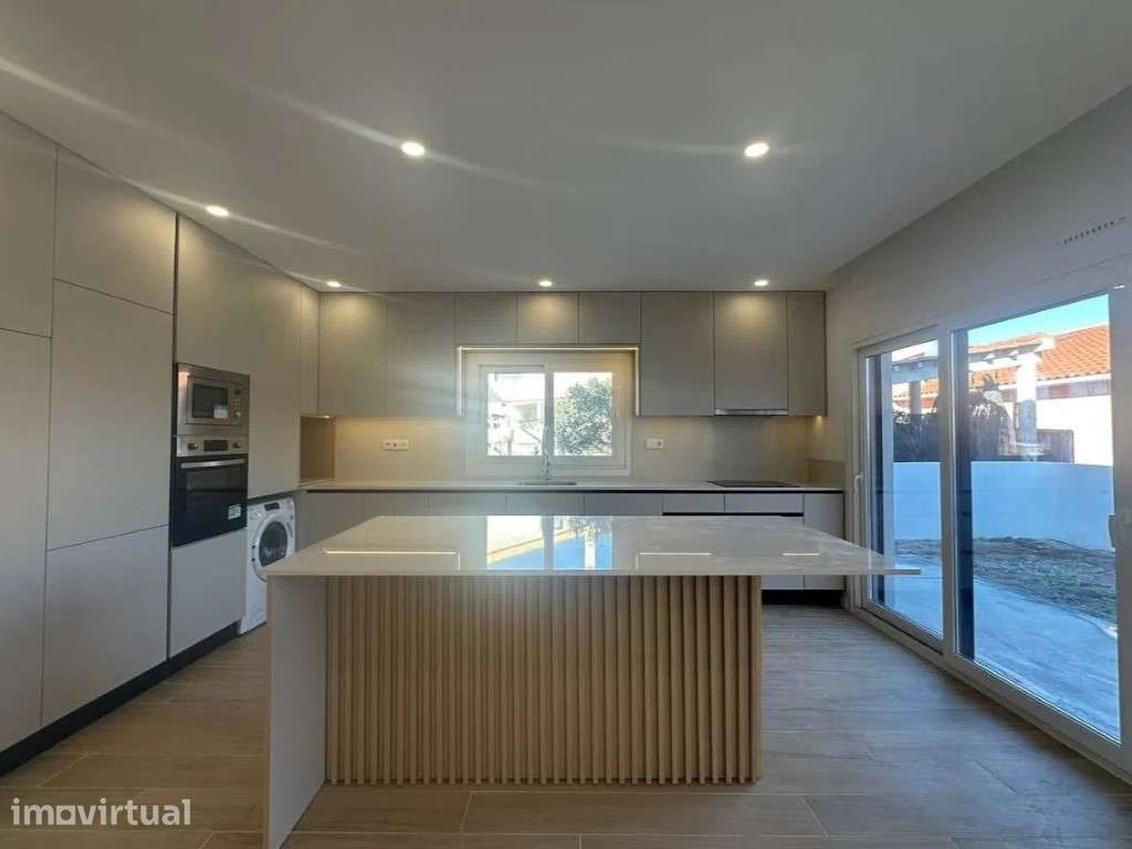Moradia T4, Térrea - Grande imagem: 3/4