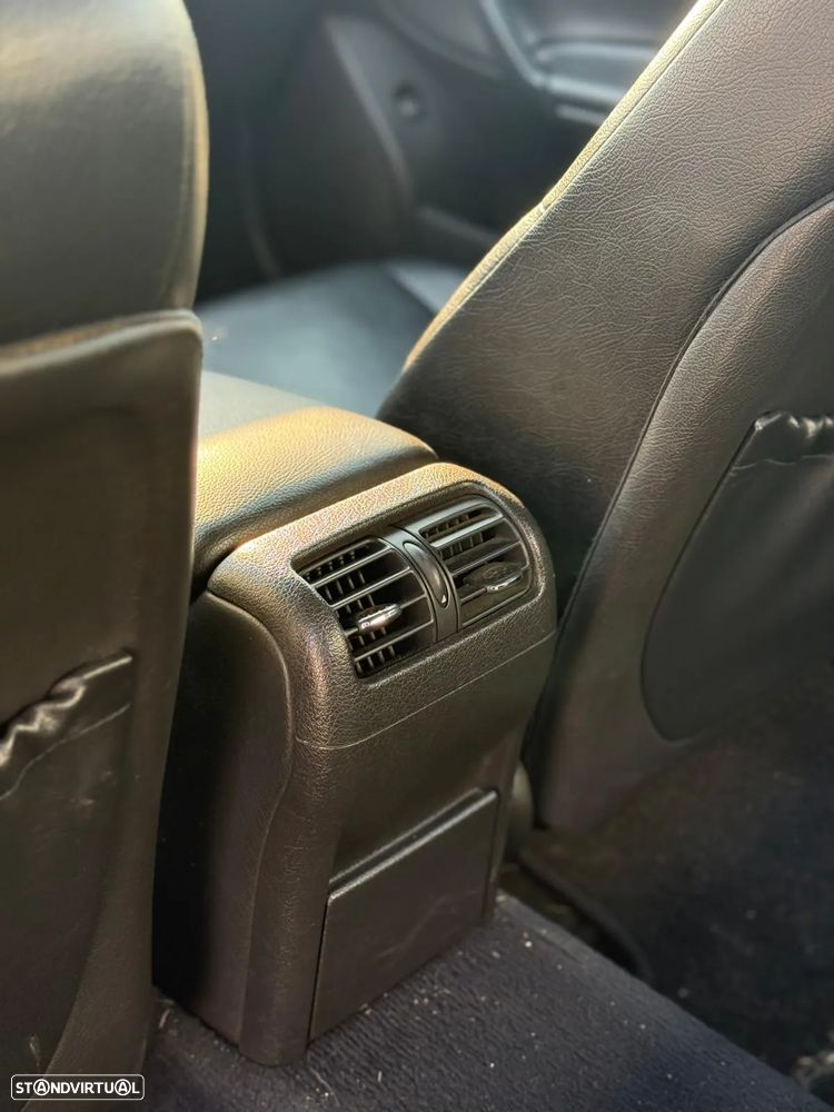 Mercedes-Benz 220 - 8