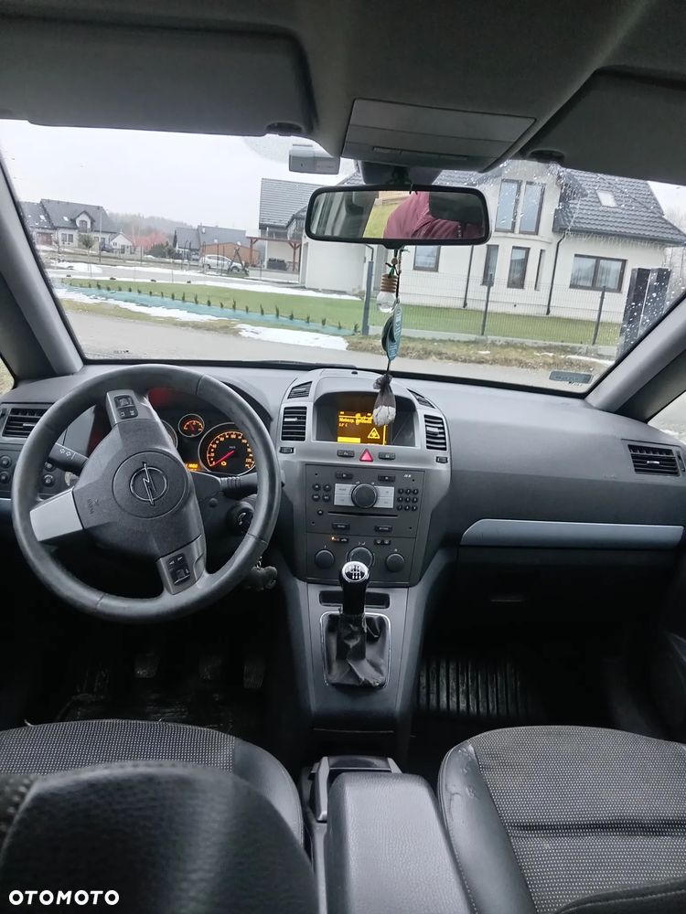 Opel Zafira 1.9 CDTI - 10