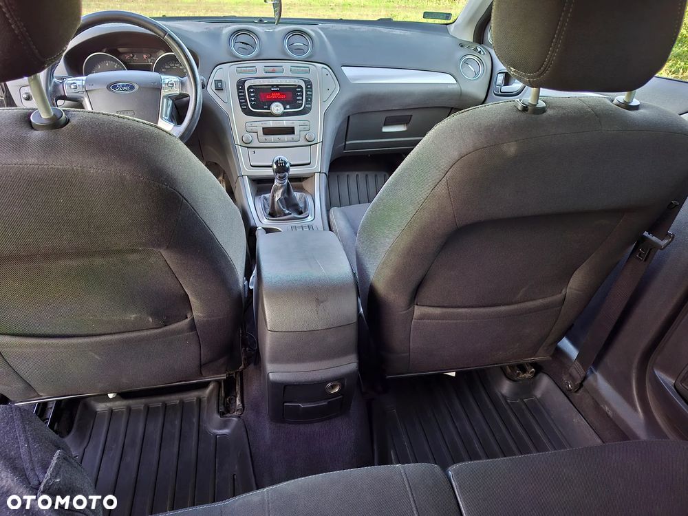 Ford Mondeo 2.0 Ambiente - 22