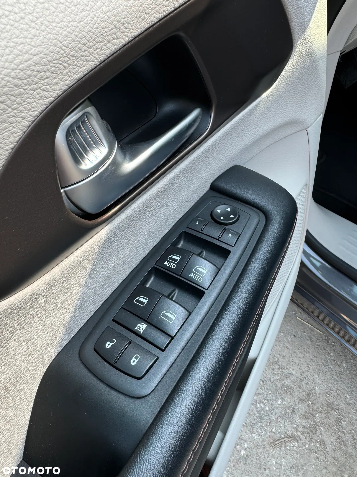 Chrysler Pacifica - 14