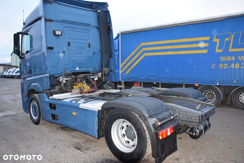 Mercedes-Benz Actros - 4