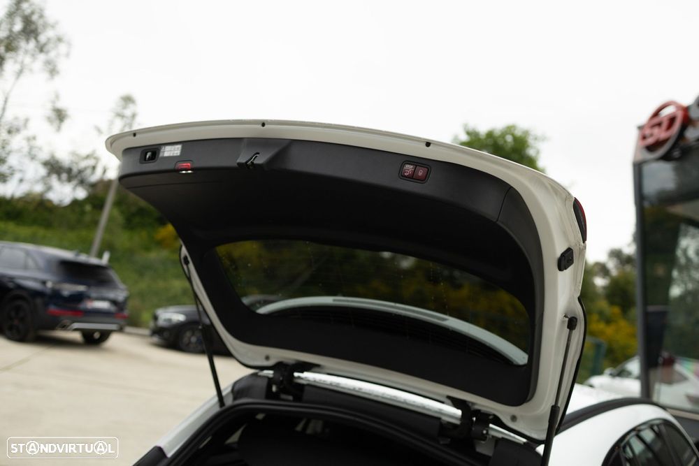 Mercedes-Benz C 300 e Avantgarde - 24