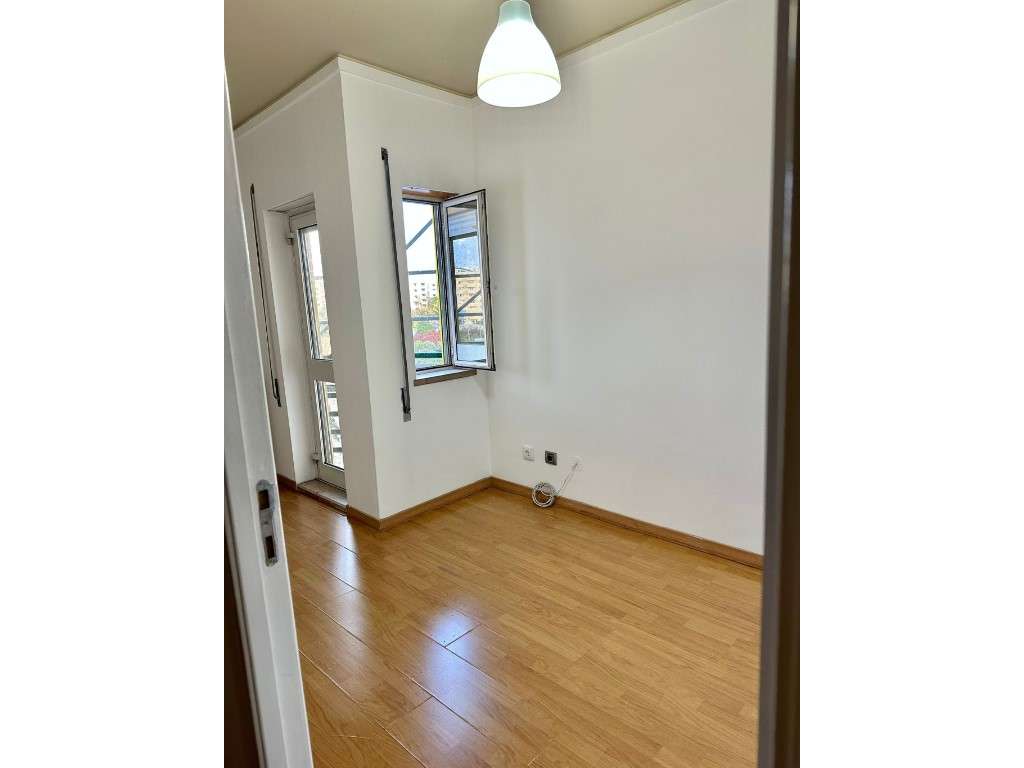 Apartamento T5 Junto às Torres de Lisboa, Rua Tomás Fonseca - Grande imagem: 4/18