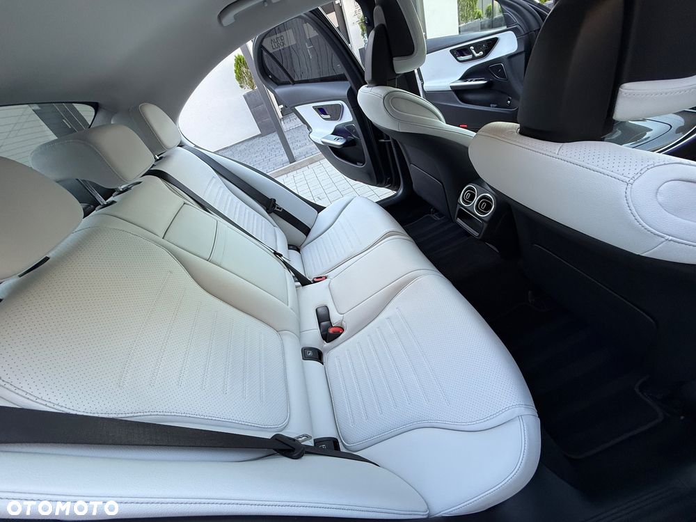 Mercedes-Benz Klasa C 300 mHEV 4-Matic AMG - 27