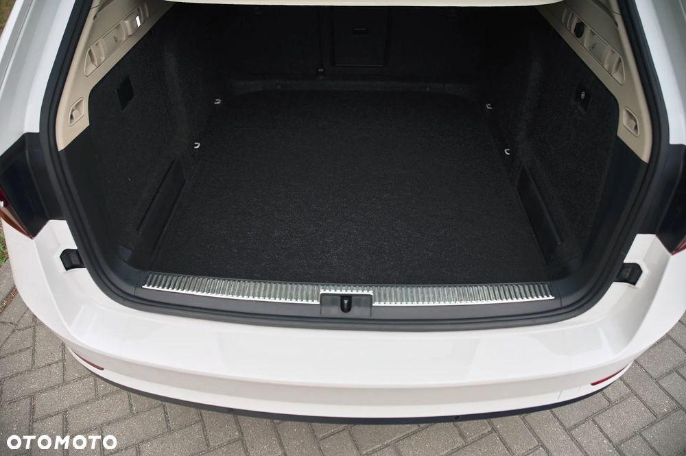 Skoda Superb 2.0 TDI L&K - 33