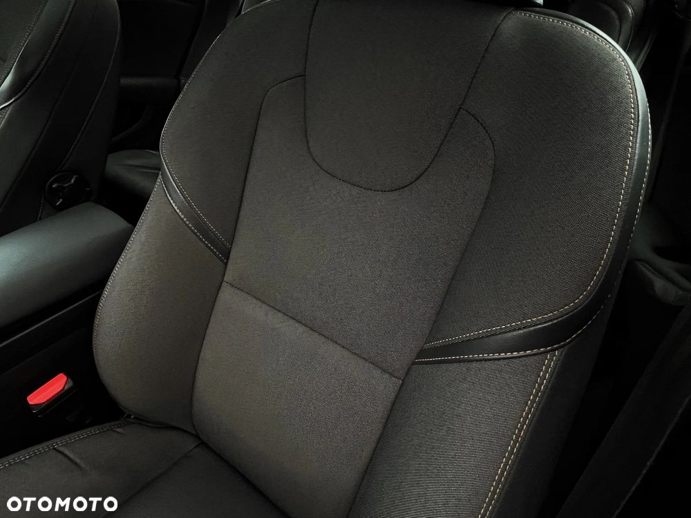 Volvo V40 Cross Country D2 Geartronic Momentum - 34