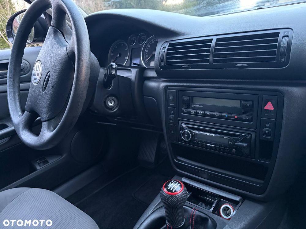 Volkswagen Passat 1.9 TDI Comfortline - 9