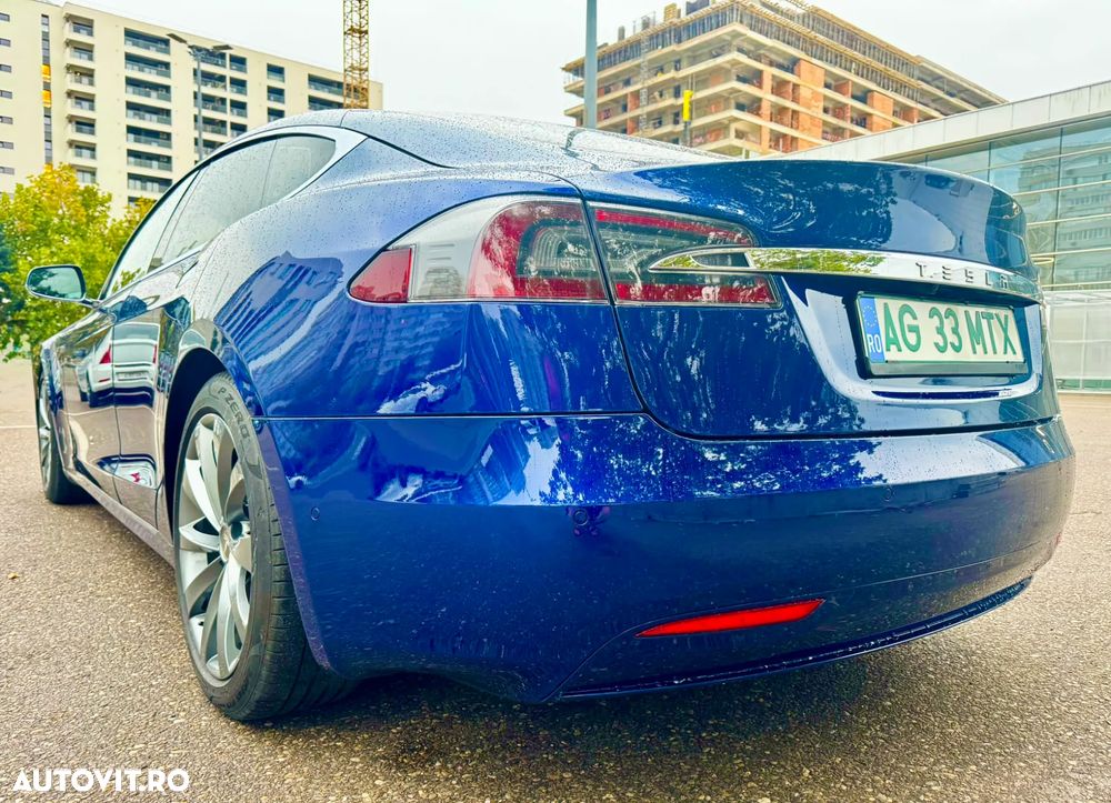 Tesla Model S - 5