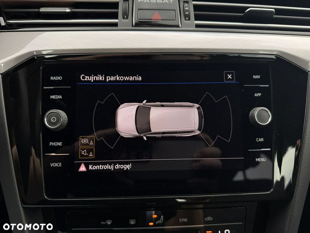 Volkswagen Passat - 25