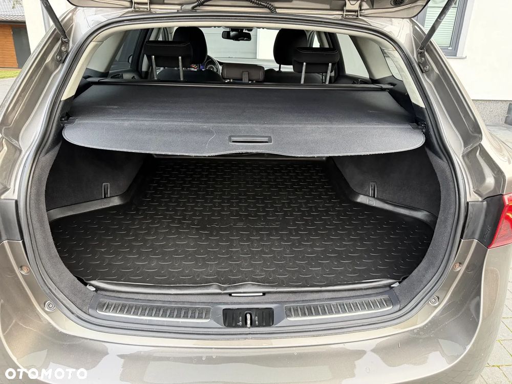 Toyota Avensis Touring Sports 1.8 Executive - 29