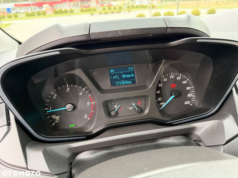 Ford Tourneo Custom - 34