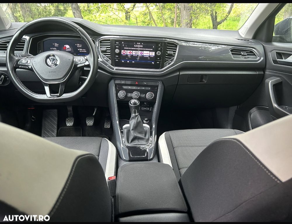 Volkswagen T-Roc - 3