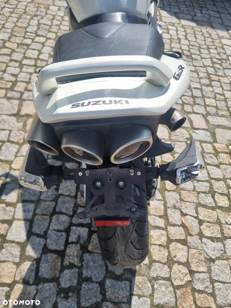 Suzuki GSR - 2