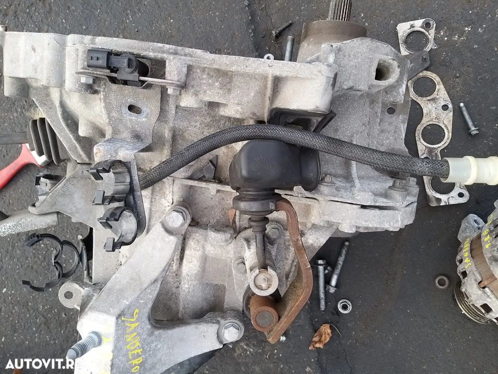 Cutie De Viteze cod: 304013637R 5+1 Trepte pentru Dacia Logan Sandero an din 2016 , 1.2 Benzina - 2