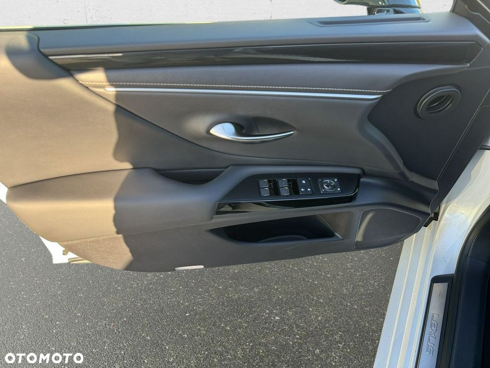 Lexus ES - 10