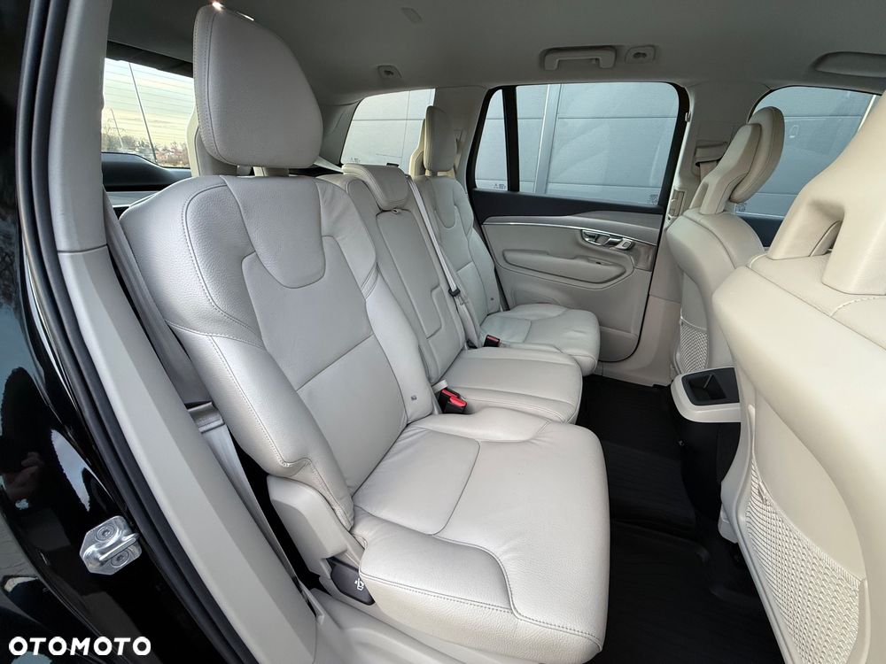 Volvo XC 90 D5 AWD Momentum 7os - 25