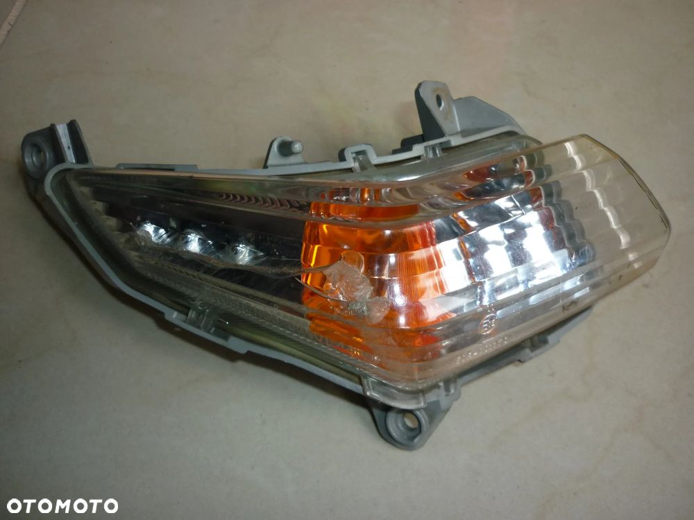 Osłona lampy prawa kierunkowskaz Suzuki GSR 600 - 9